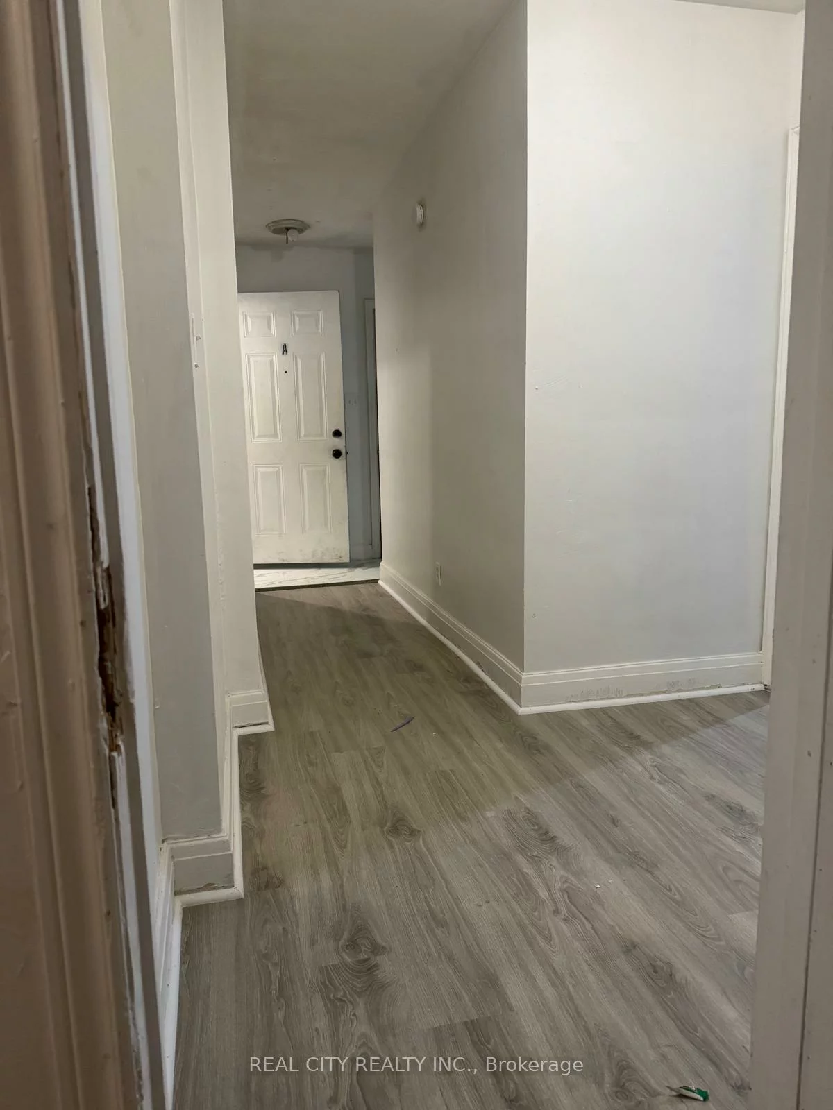 117, North Service, 1003 - CP College Park, Oakville