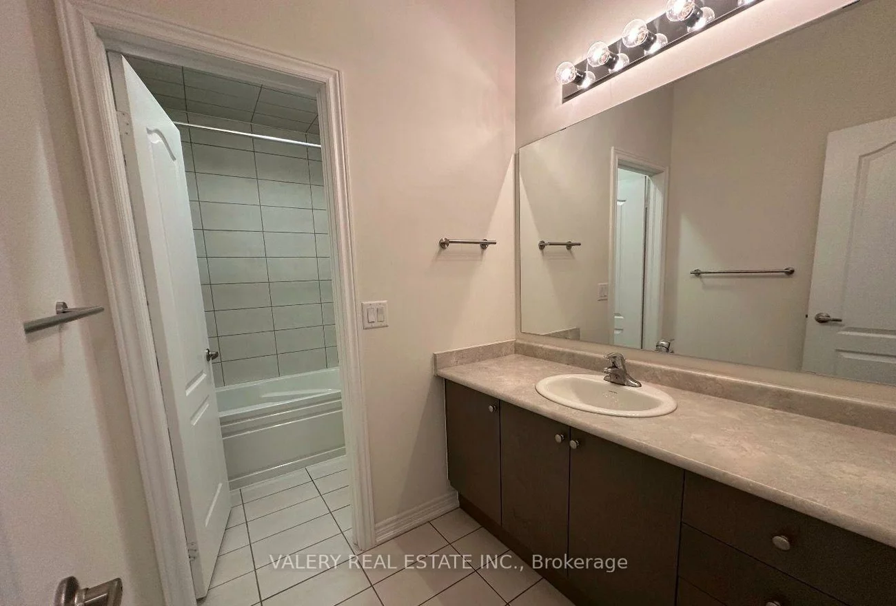517, Dundas, 1010 - JM Joshua Meadows, Oakville