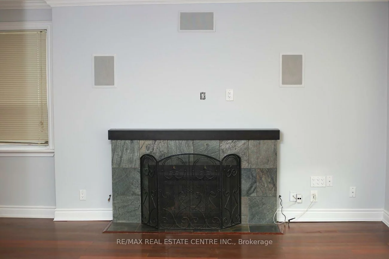 1077, Selby, 1020 - WO West, Oakville