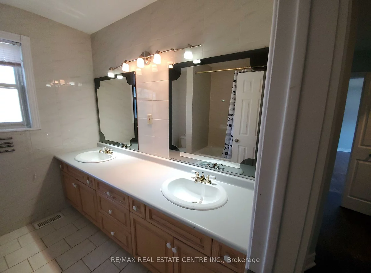 1077, Selby, 1020 - WO West, Oakville