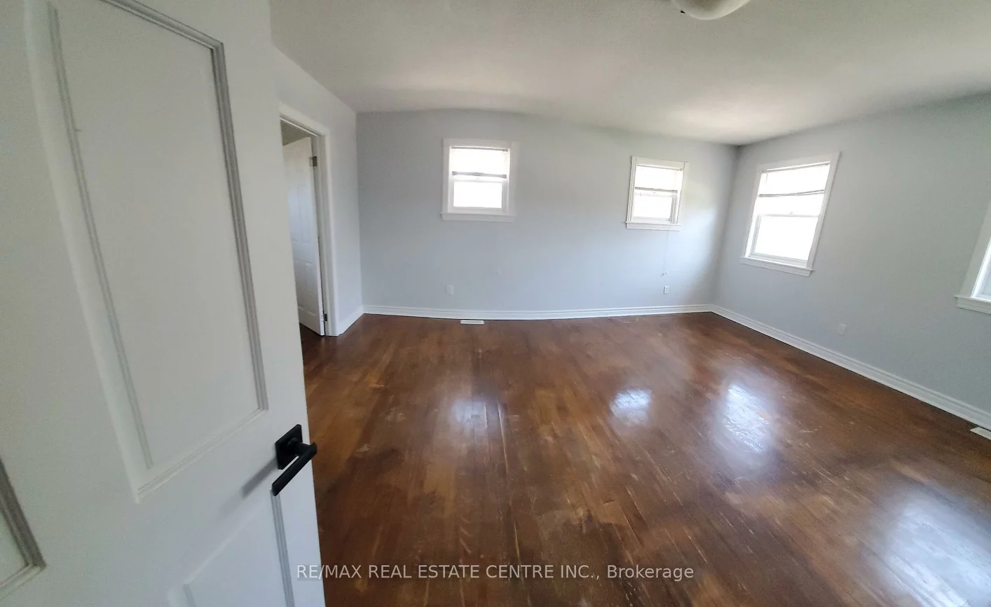 1077, Selby, 1020 - WO West, Oakville