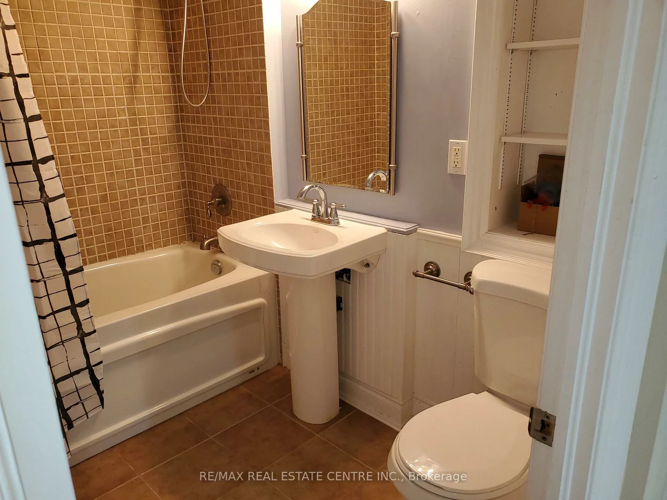 1077, Selby, 1020 - WO West, Oakville