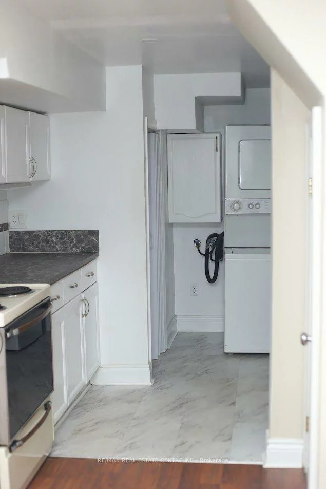 1077, Selby, 1020 - WO West, Oakville