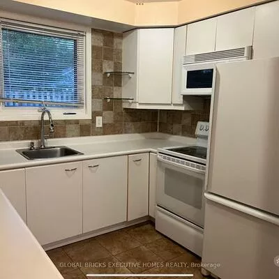 5, Onslow, 1003 - CP College Park, Oakville
