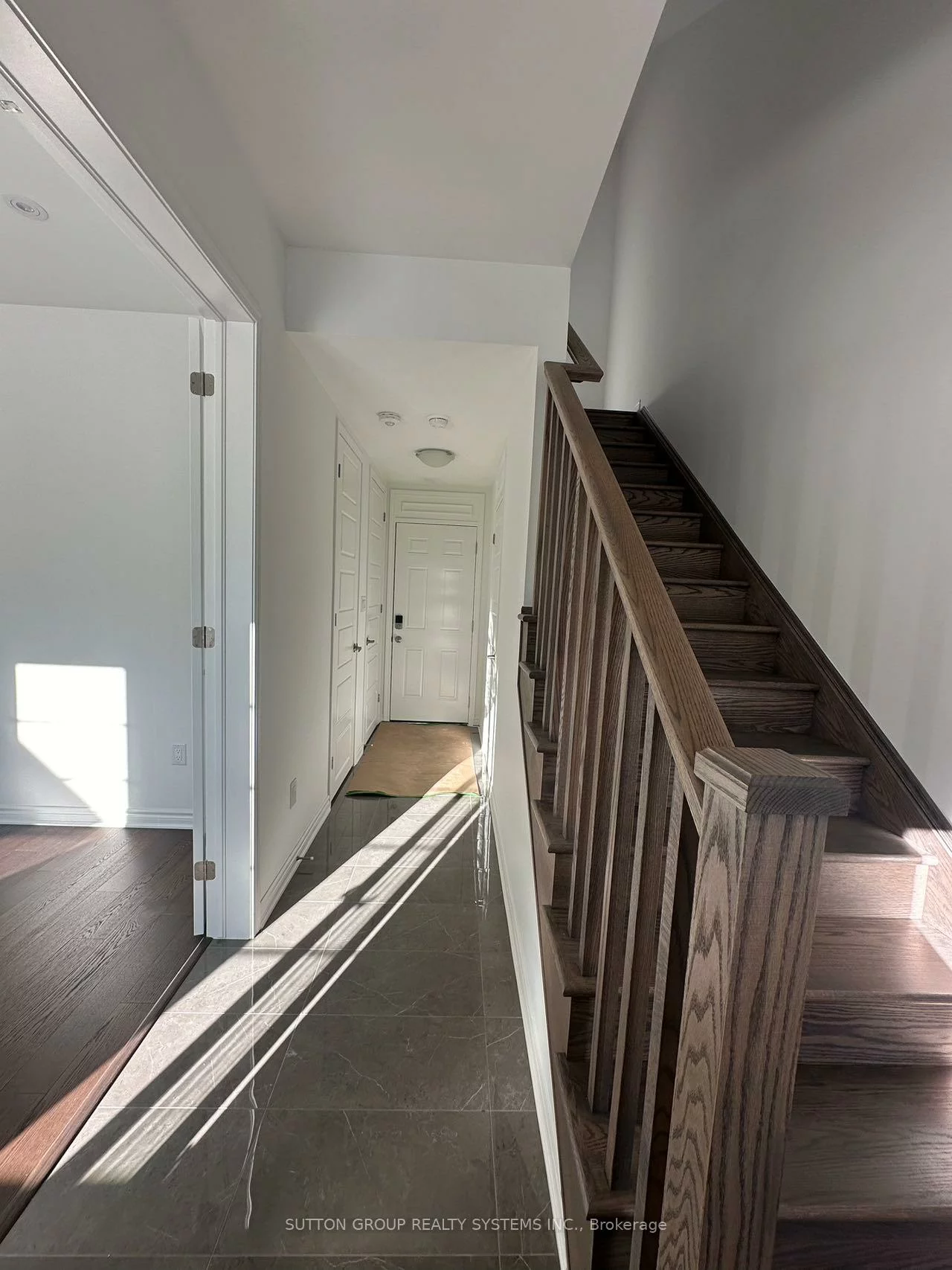 157, Settlers, 1008 - GO Glenorchy, Oakville