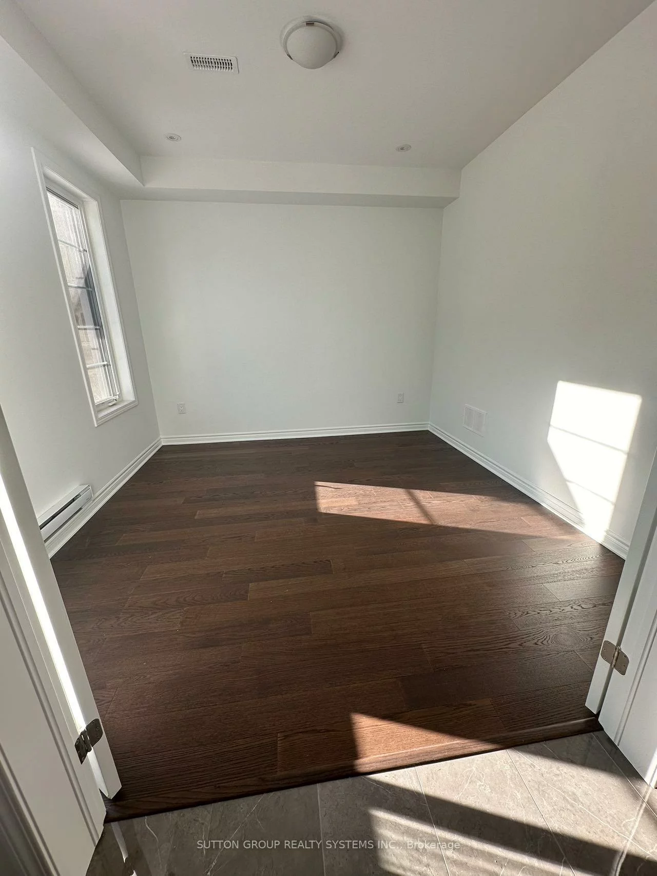 157, Settlers, 1008 - GO Glenorchy, Oakville