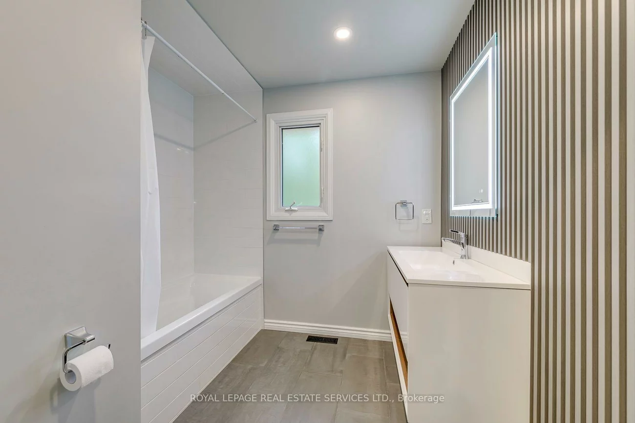 2100, Galena, 1018 - WC Wedgewood Creek, Oakville