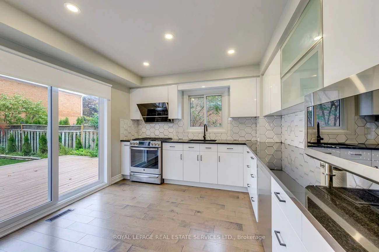 2100, Galena, 1018 - WC Wedgewood Creek, Oakville