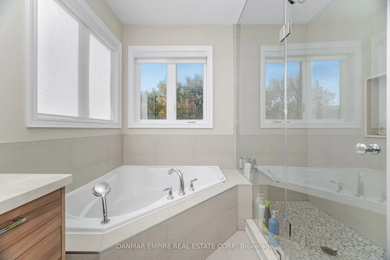 2118, Vineland, 1015 - RO River Oaks, Oakville