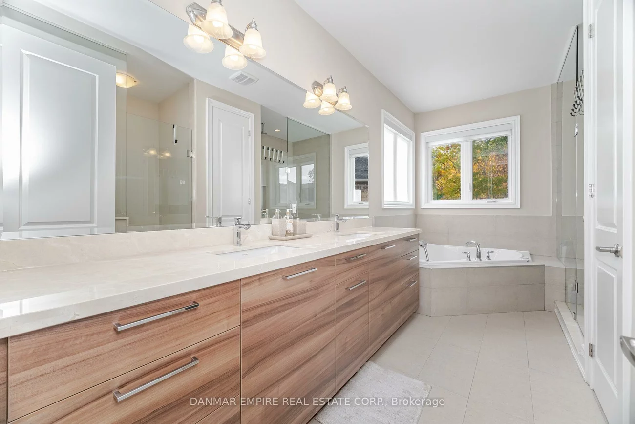 2118, Vineland, 1015 - RO River Oaks, Oakville