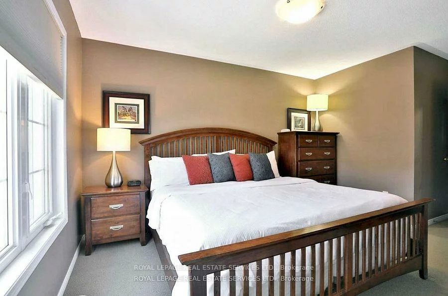2186, Fiddlers, 1019 - WM Westmount, Oakville