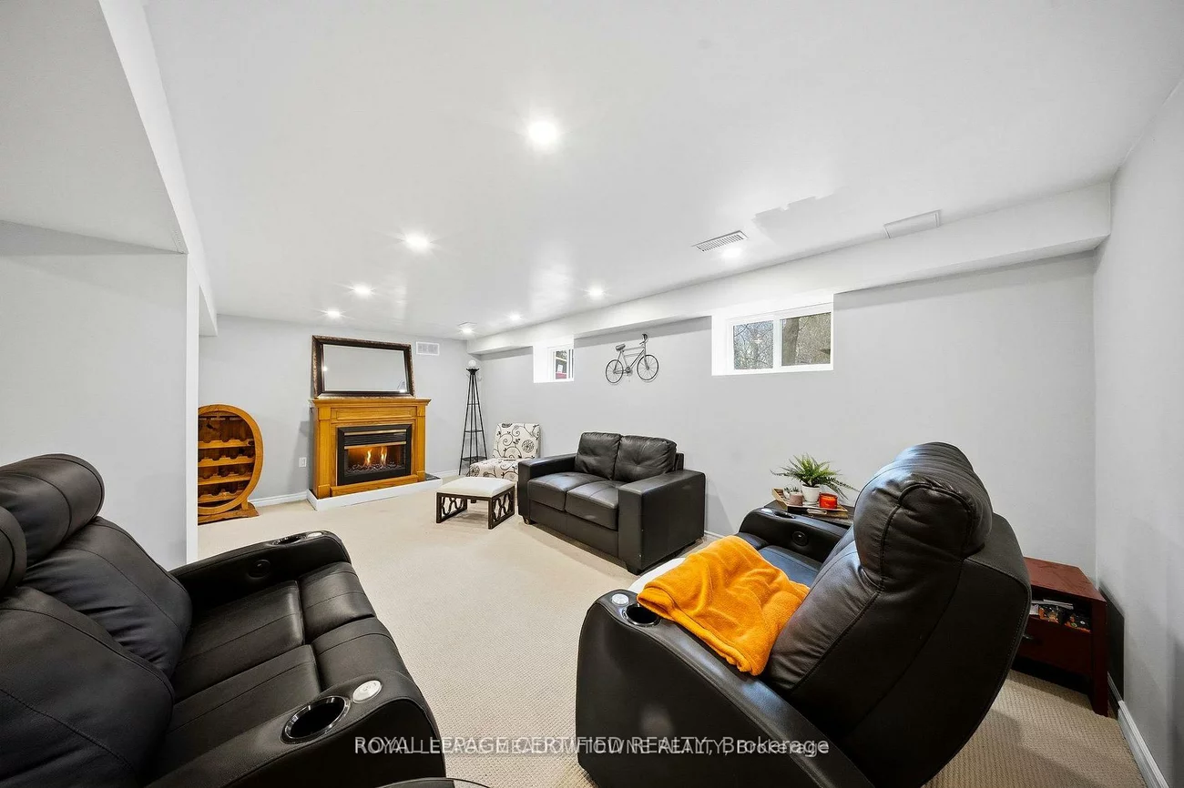 208, Glen Oak, 1020 - WO West, Oakville