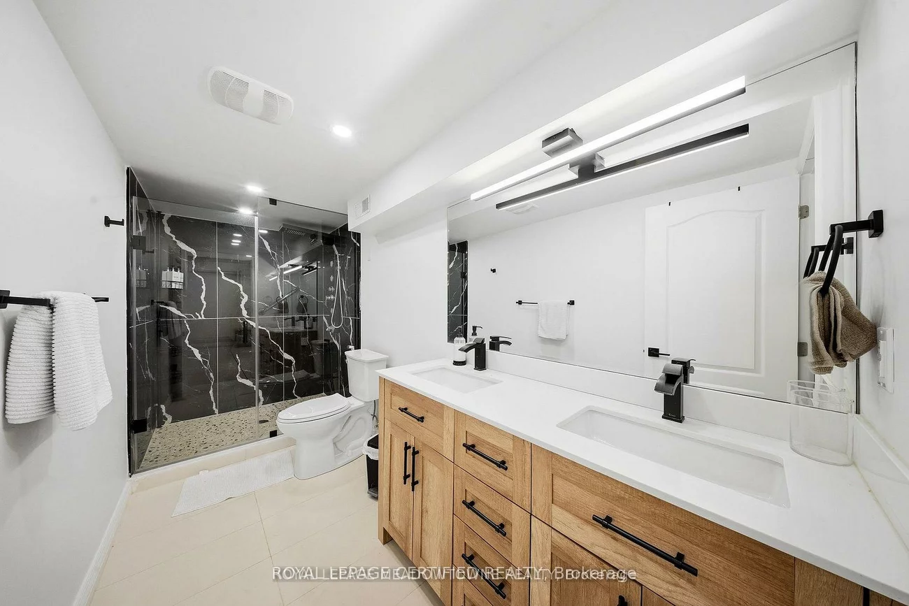 208, Glen Oak, 1020 - WO West, Oakville