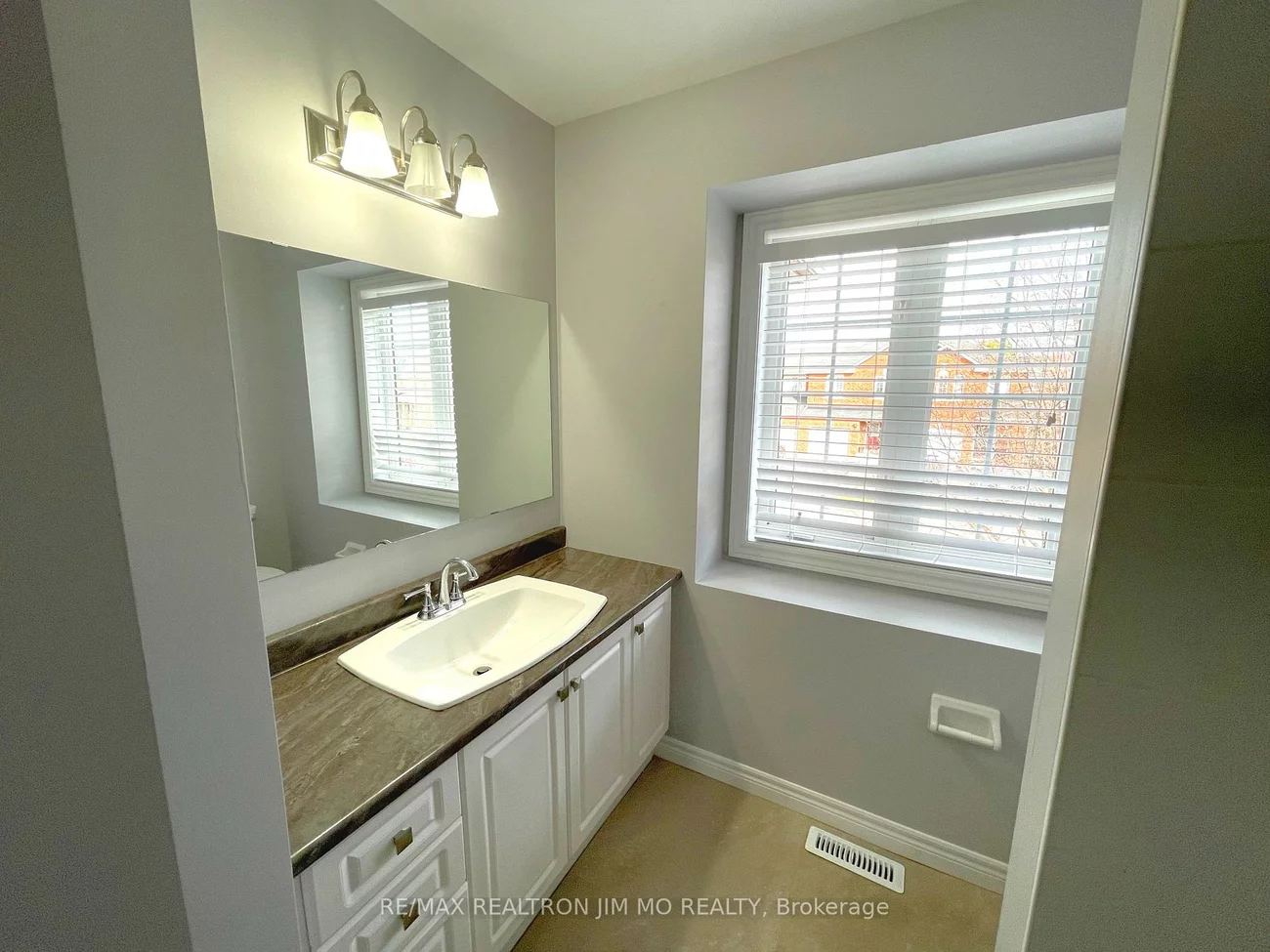 2272, Hummingbird, 1022 - WT West Oak Trails, Oakville