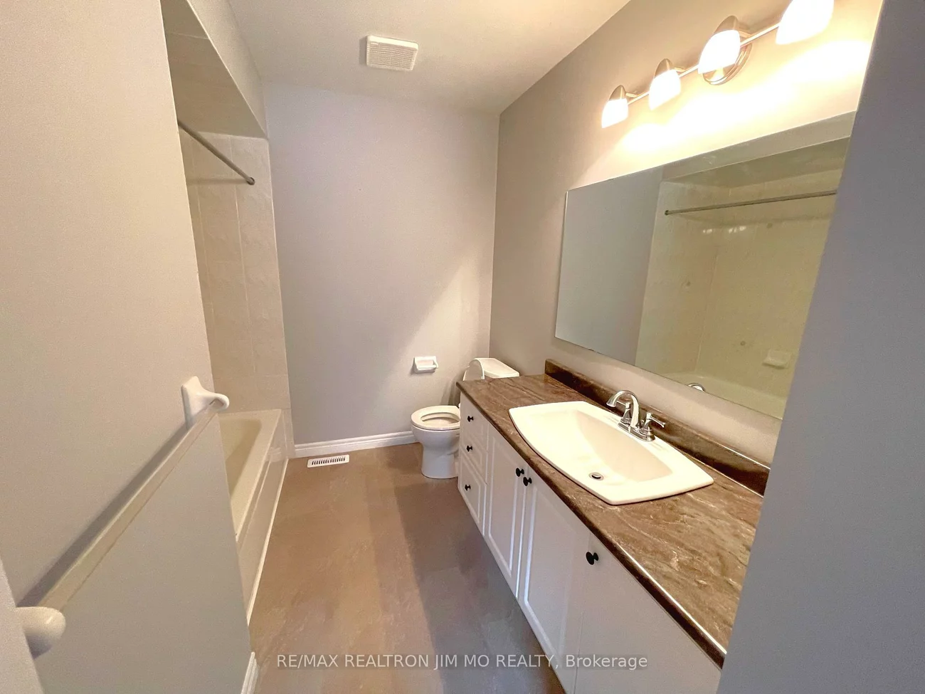 2272, Hummingbird, 1022 - WT West Oak Trails, Oakville