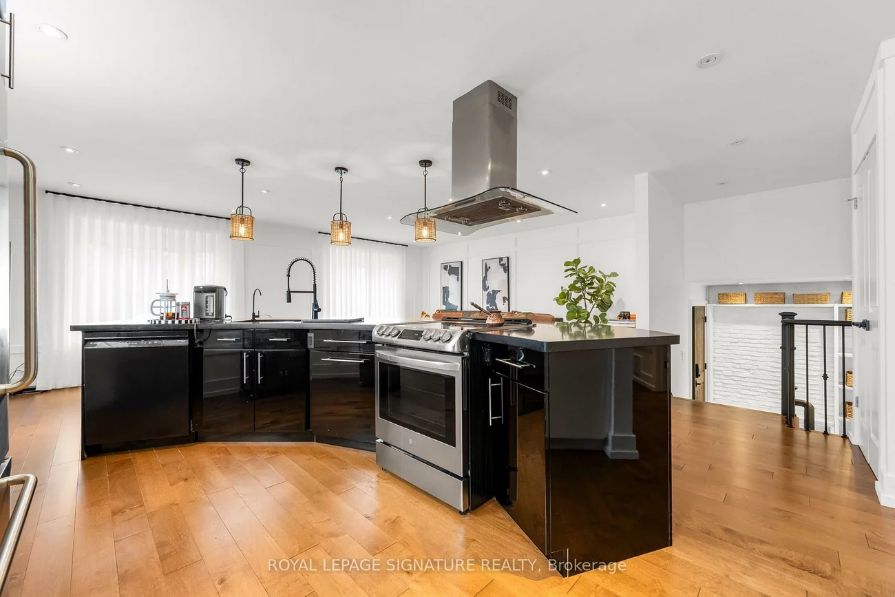 2364, Wyandotte, 1020 - WO West, Oakville