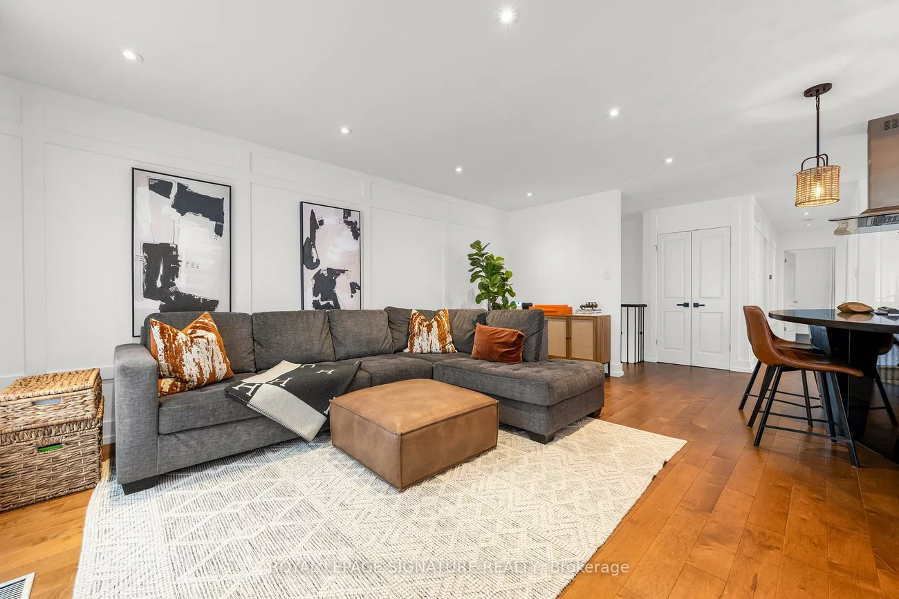 2364, Wyandotte, 1020 - WO West, Oakville