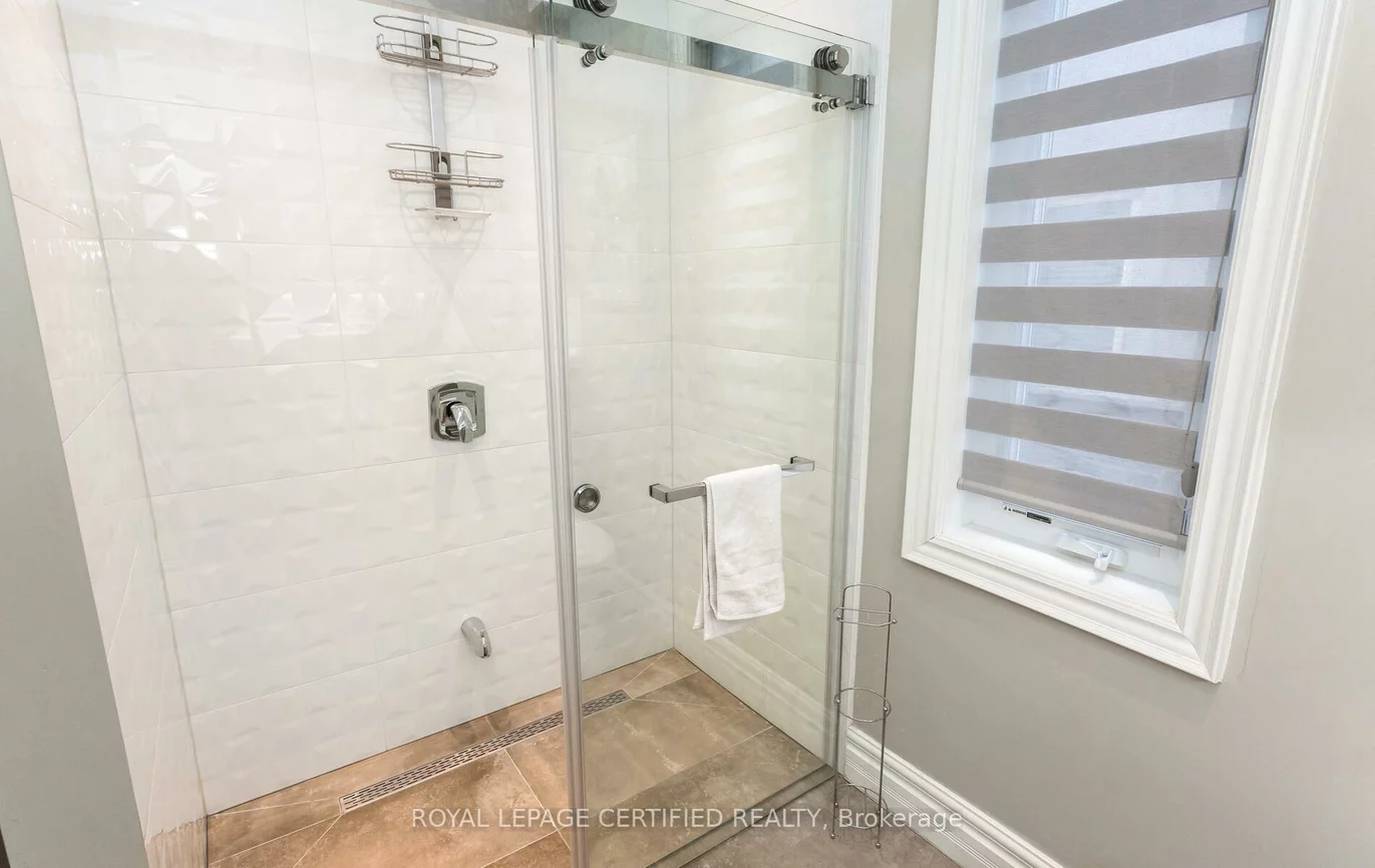137, Spring Azure, 1001 - BR Bronte, Oakville
