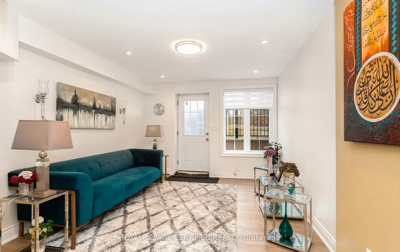 137, Spring Azure, 1001 - BR Bronte, Oakville