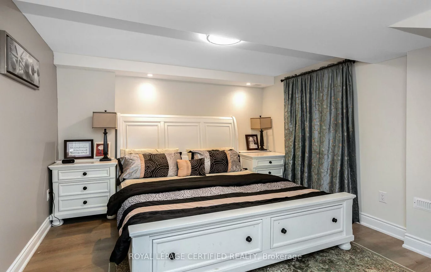 137, Spring Azure, 1001 - BR Bronte, Oakville