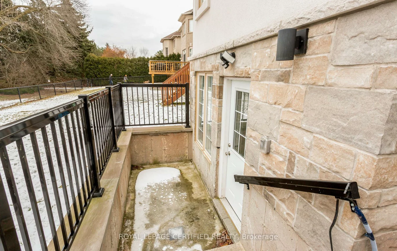 137, Spring Azure, 1001 - BR Bronte, Oakville