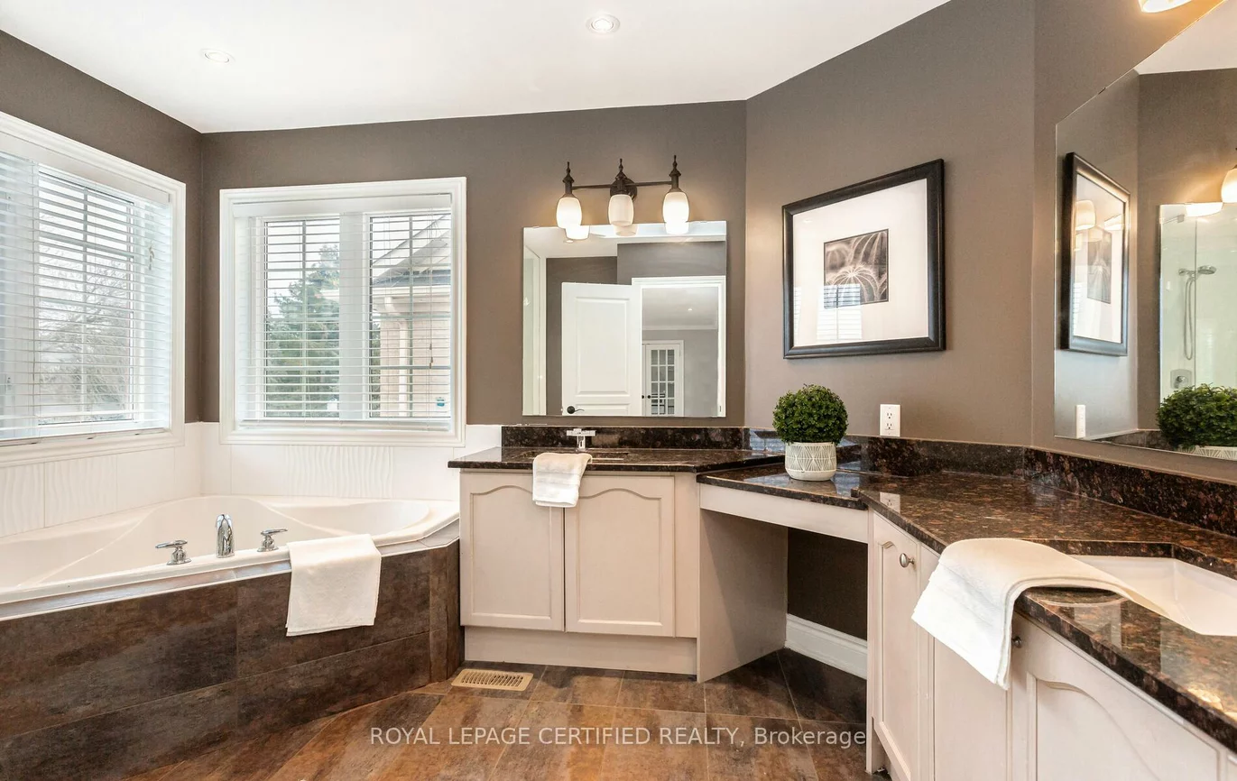 137, Spring Azure, 1001 - BR Bronte, Oakville