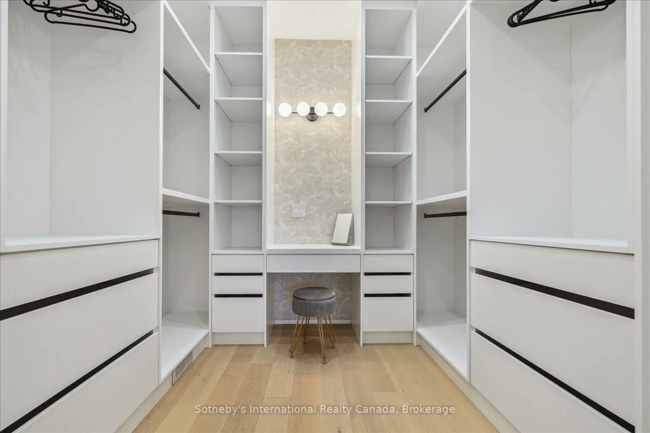 152, CHISHOLM, 1002 - CO Central, Oakville