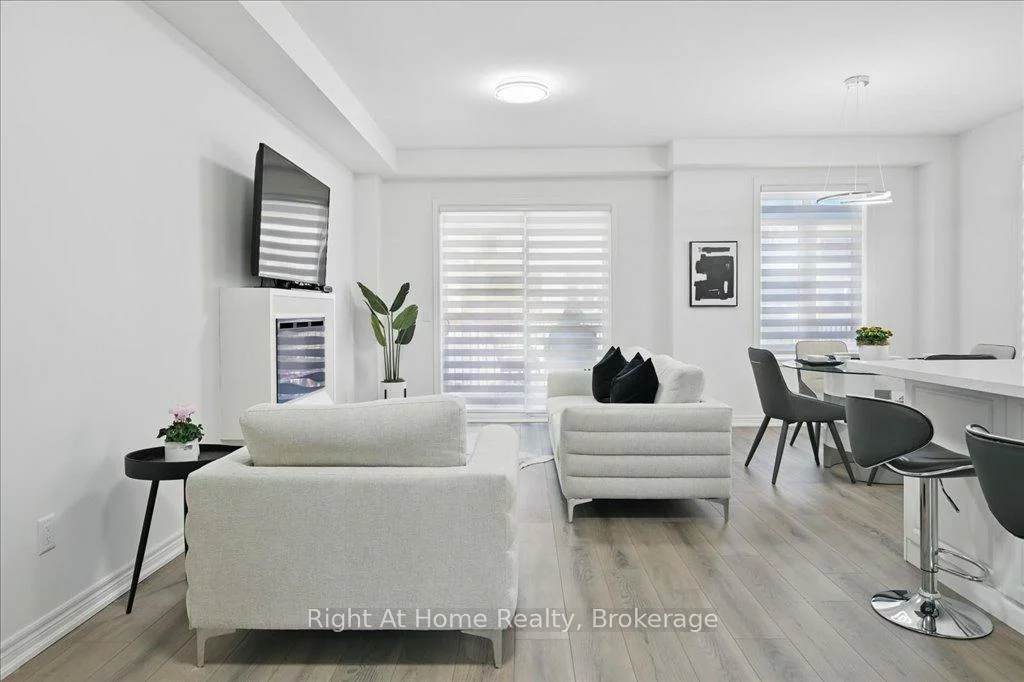 465, Dundas, 1010 - JM Joshua Meadows, Oakville