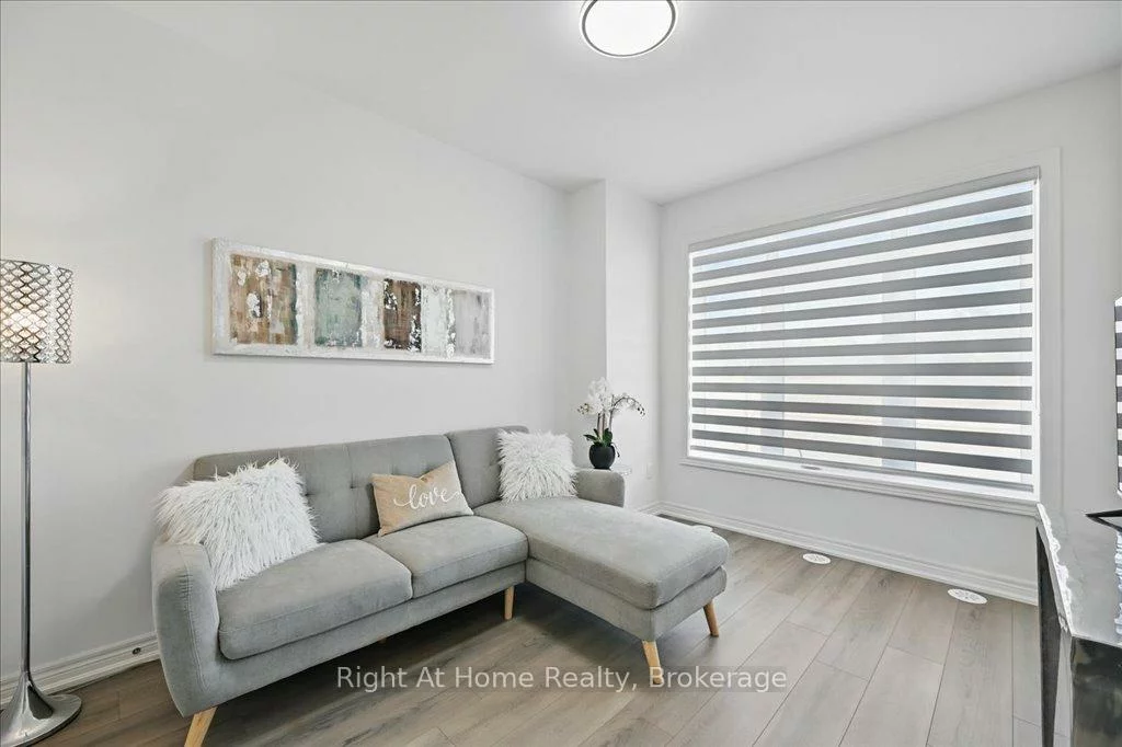 465, Dundas, 1010 - JM Joshua Meadows, Oakville