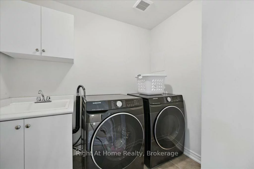 465, Dundas, 1010 - JM Joshua Meadows, Oakville