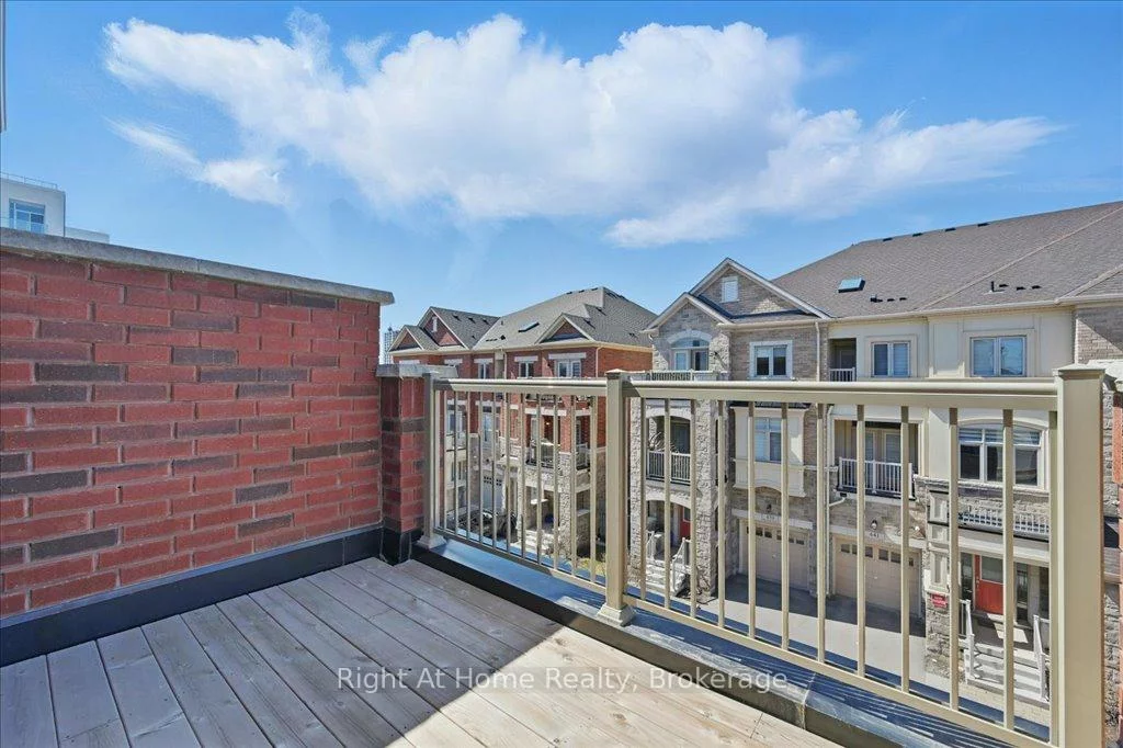 465, Dundas, 1010 - JM Joshua Meadows, Oakville