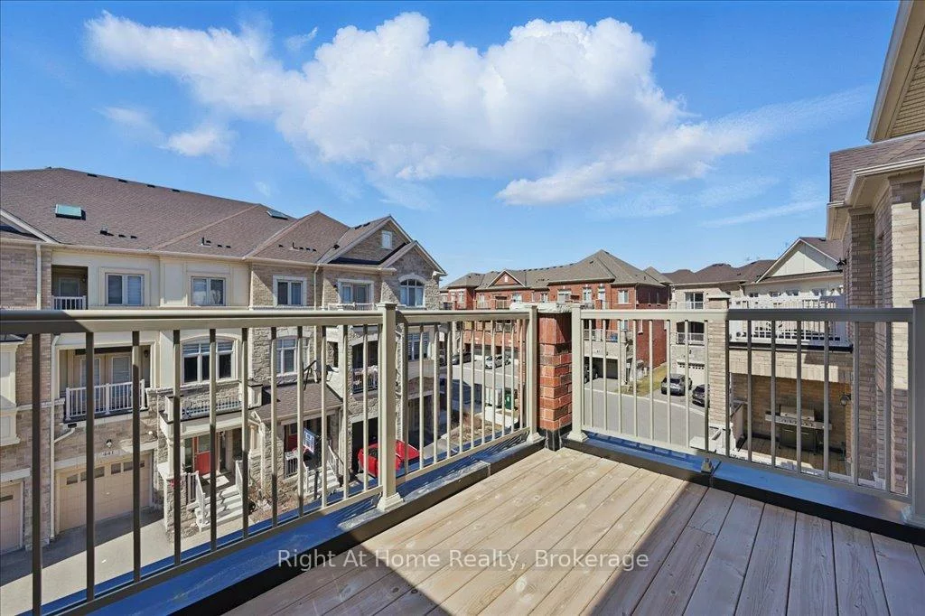 465, Dundas, 1010 - JM Joshua Meadows, Oakville