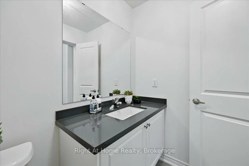 465, Dundas, 1010 - JM Joshua Meadows, Oakville