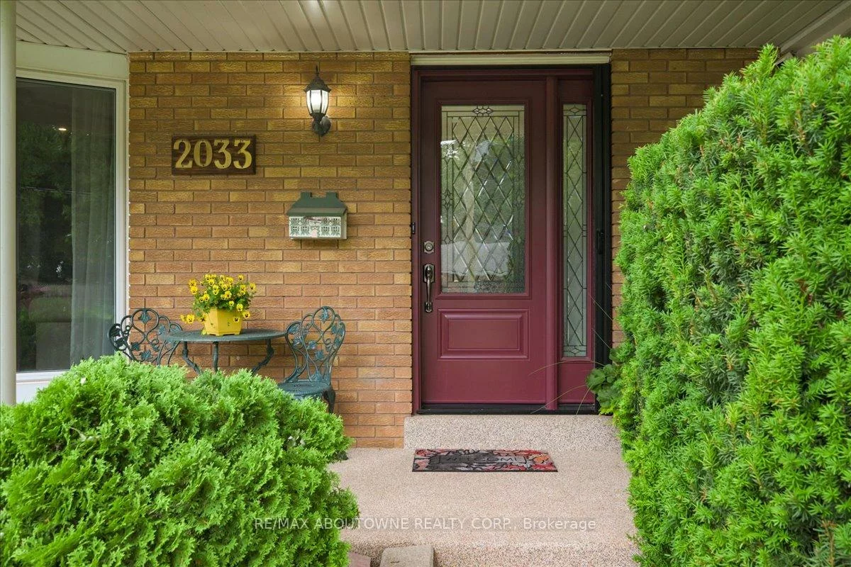 2033, Saxon, 1020 - WO West, Oakville
