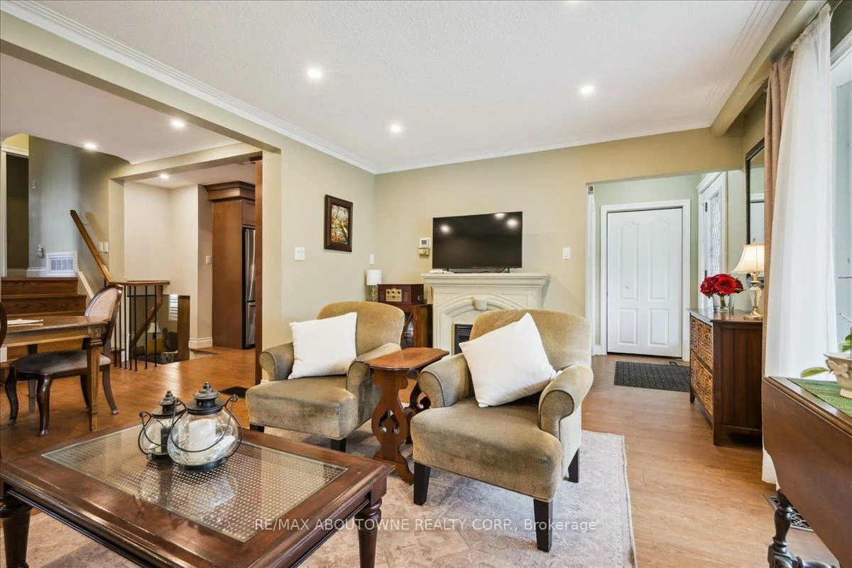 2033, Saxon, 1020 - WO West, Oakville