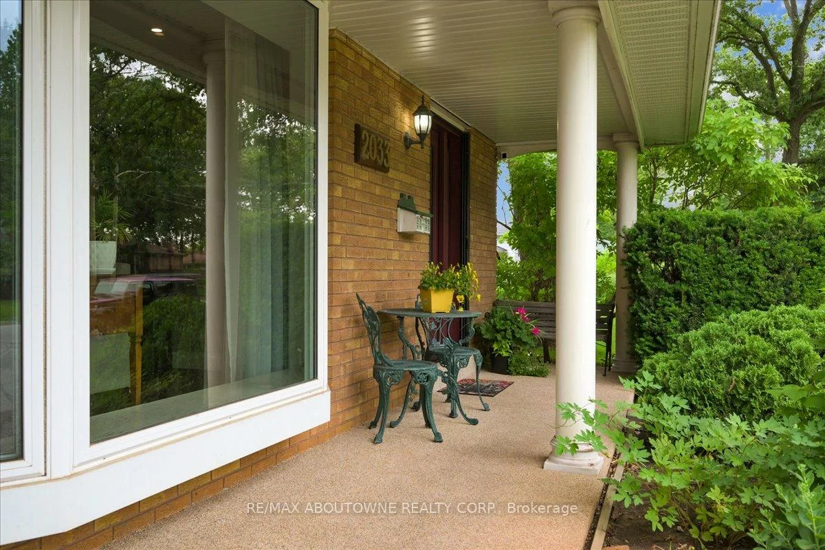 2033, Saxon, 1020 - WO West, Oakville