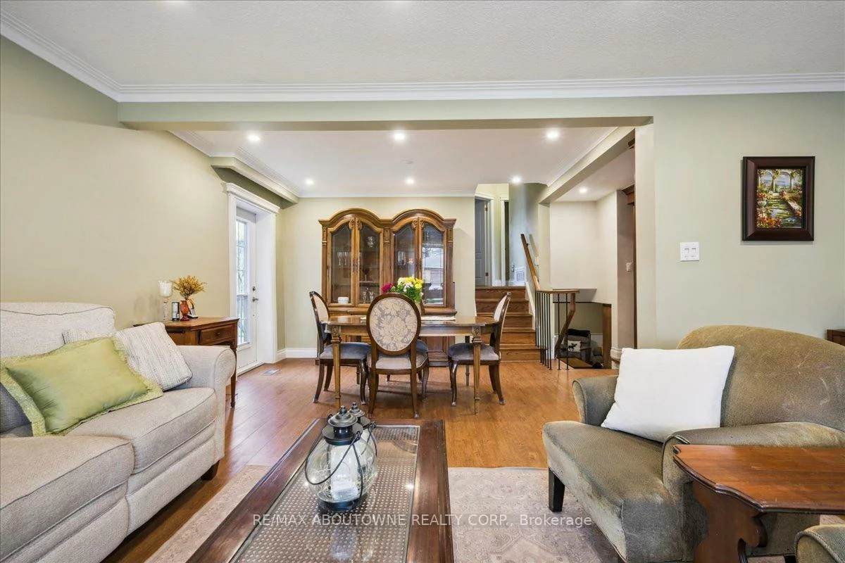 2033, Saxon, 1020 - WO West, Oakville