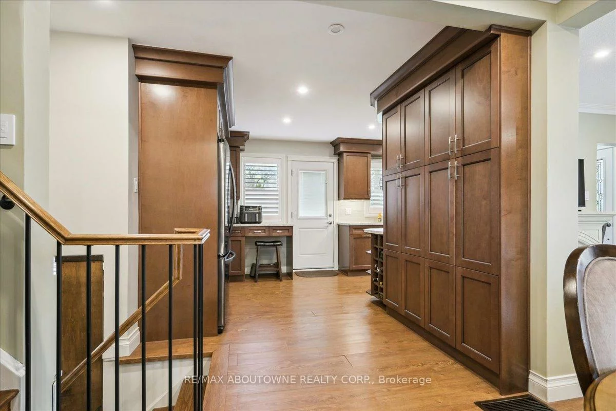 2033, Saxon, 1020 - WO West, Oakville