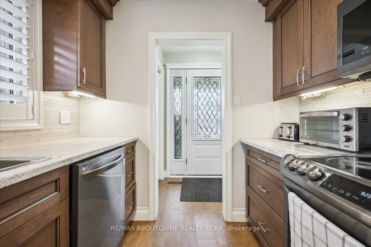 2033, Saxon, 1020 - WO West, Oakville