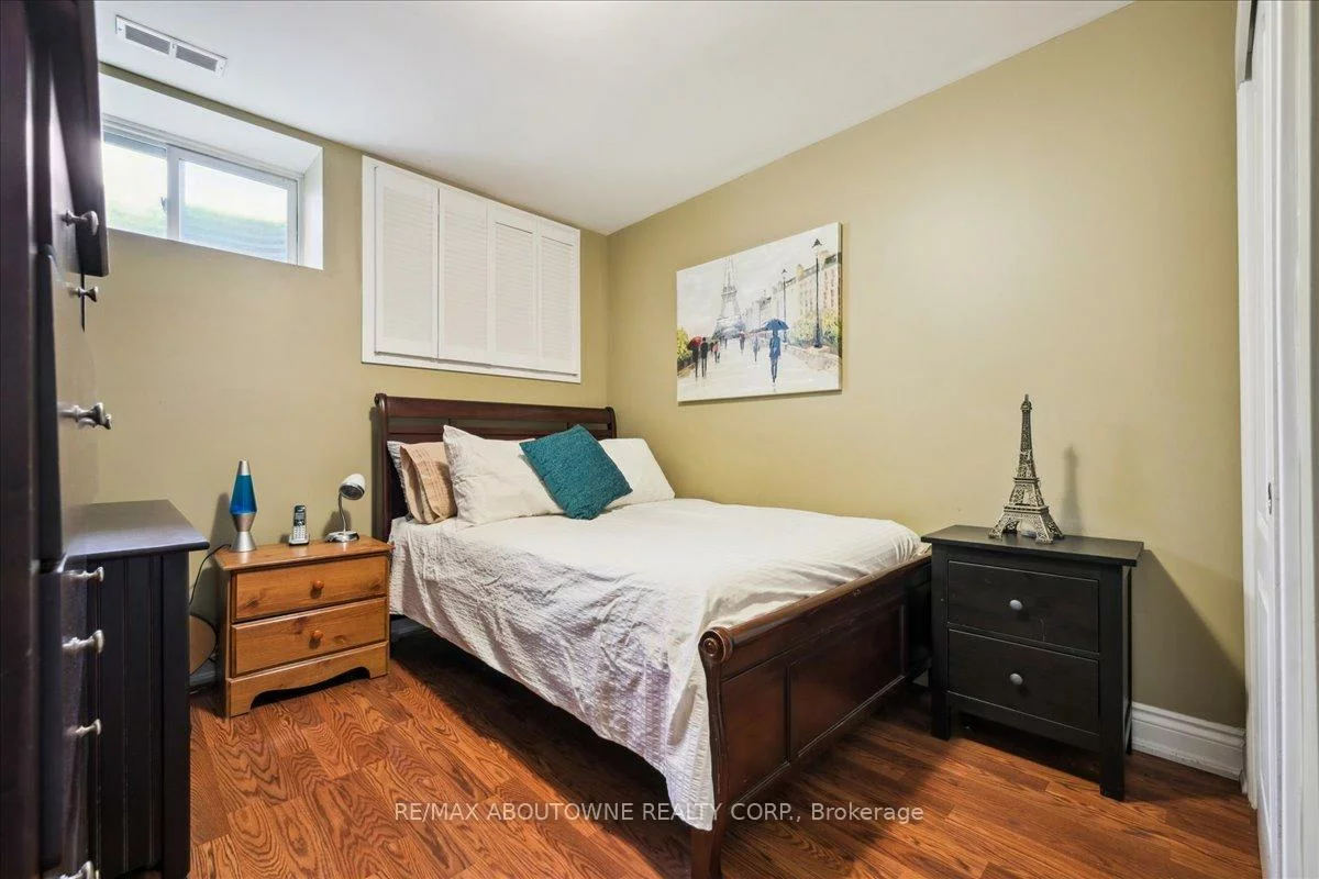 2033, Saxon, 1020 - WO West, Oakville