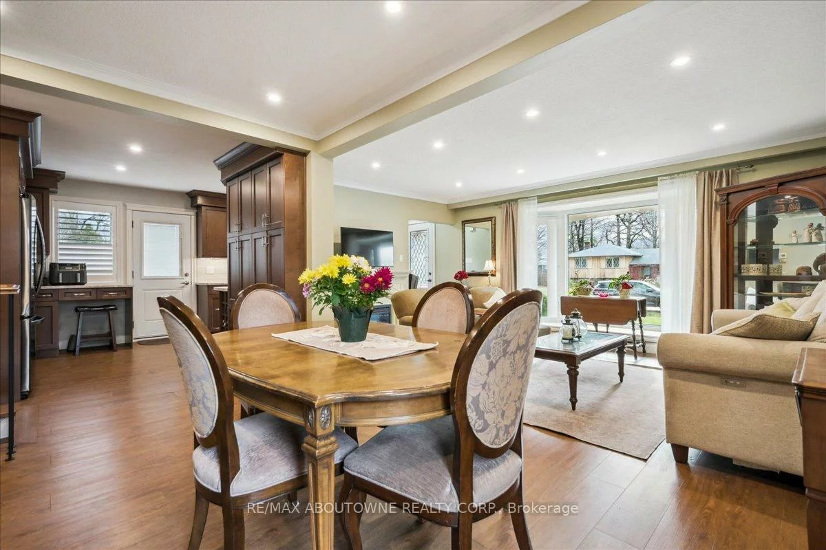 2033, Saxon, 1020 - WO West, Oakville