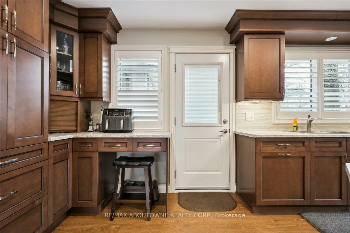 2033, Saxon, 1020 - WO West, Oakville