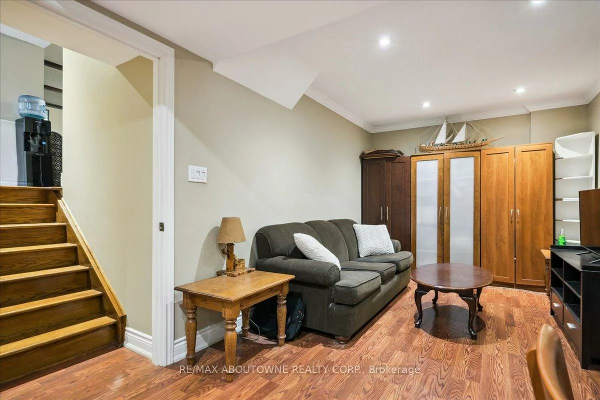 2033, Saxon, 1020 - WO West, Oakville