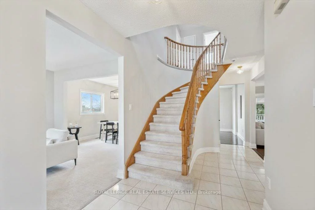 455, Parklane, 1003 - CP College Park, Oakville