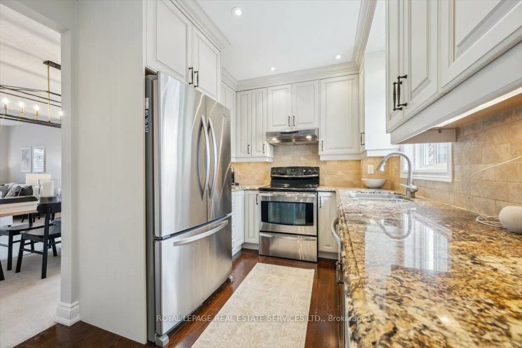 455, Parklane, 1003 - CP College Park, Oakville