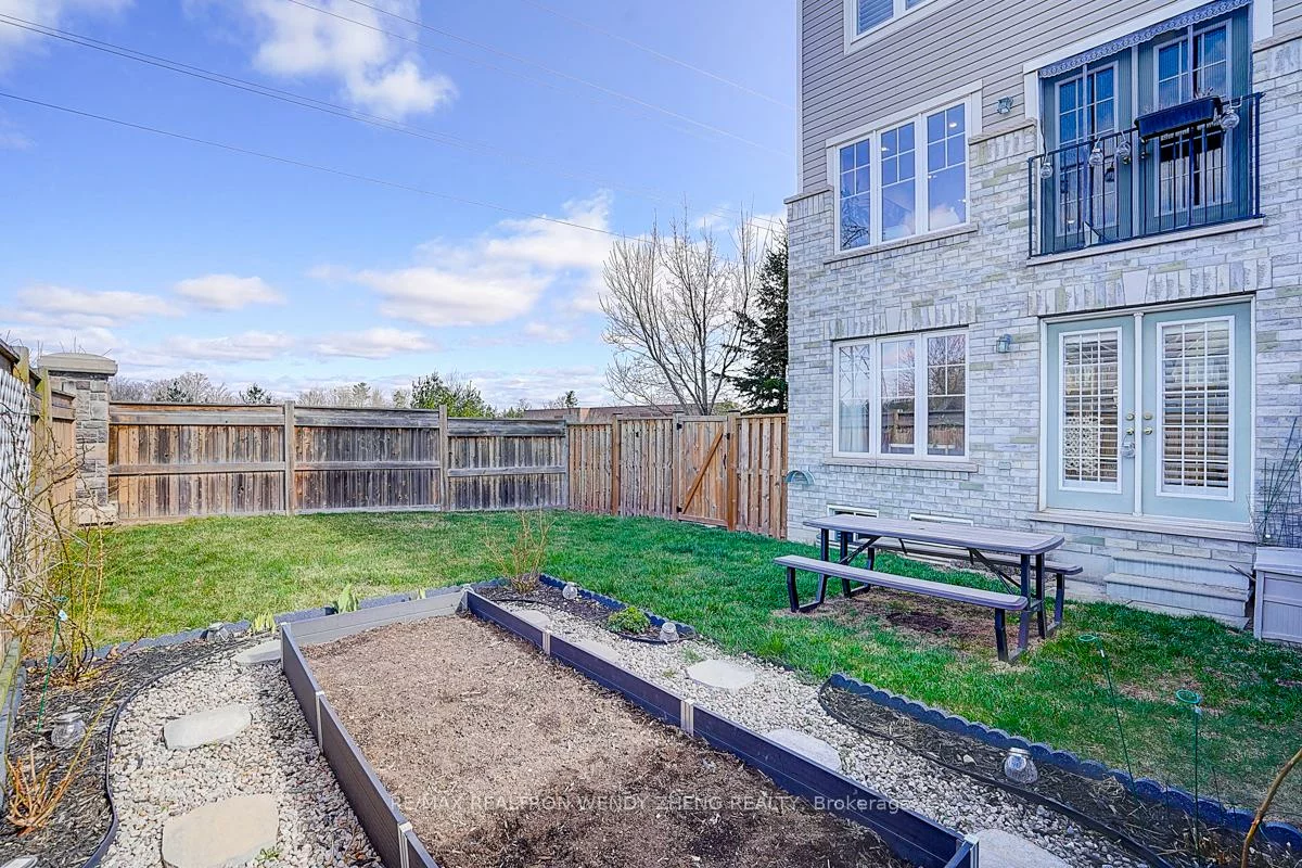 2006, Trawden, 1000 - BC Bronte Creek, Oakville