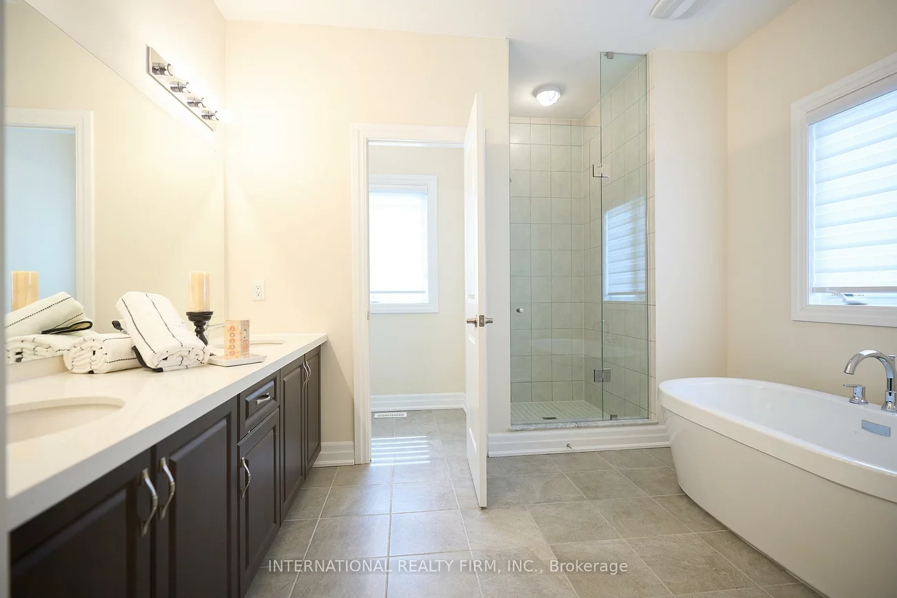 63, Merlin, 1008 - GO Glenorchy, Oakville