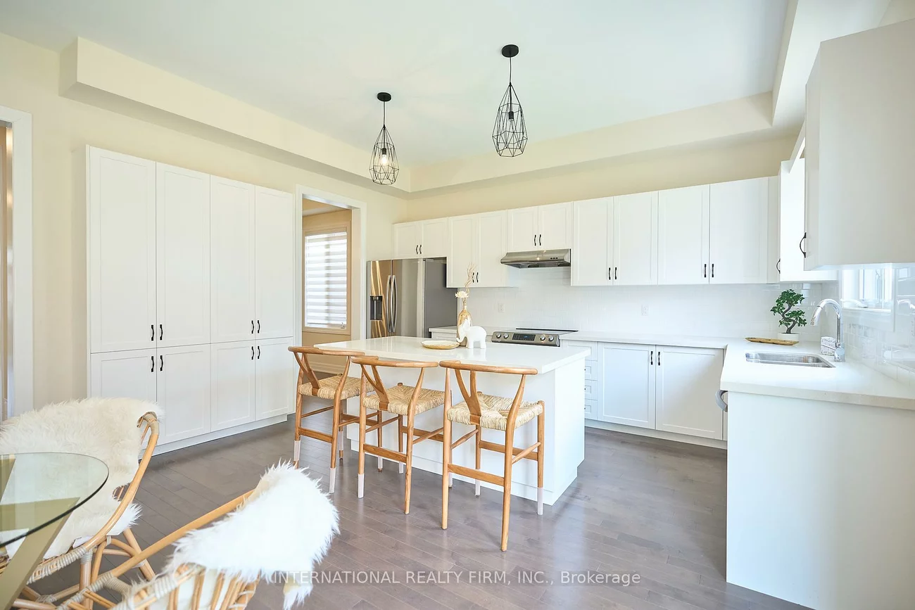 63, Merlin, 1008 - GO Glenorchy, Oakville