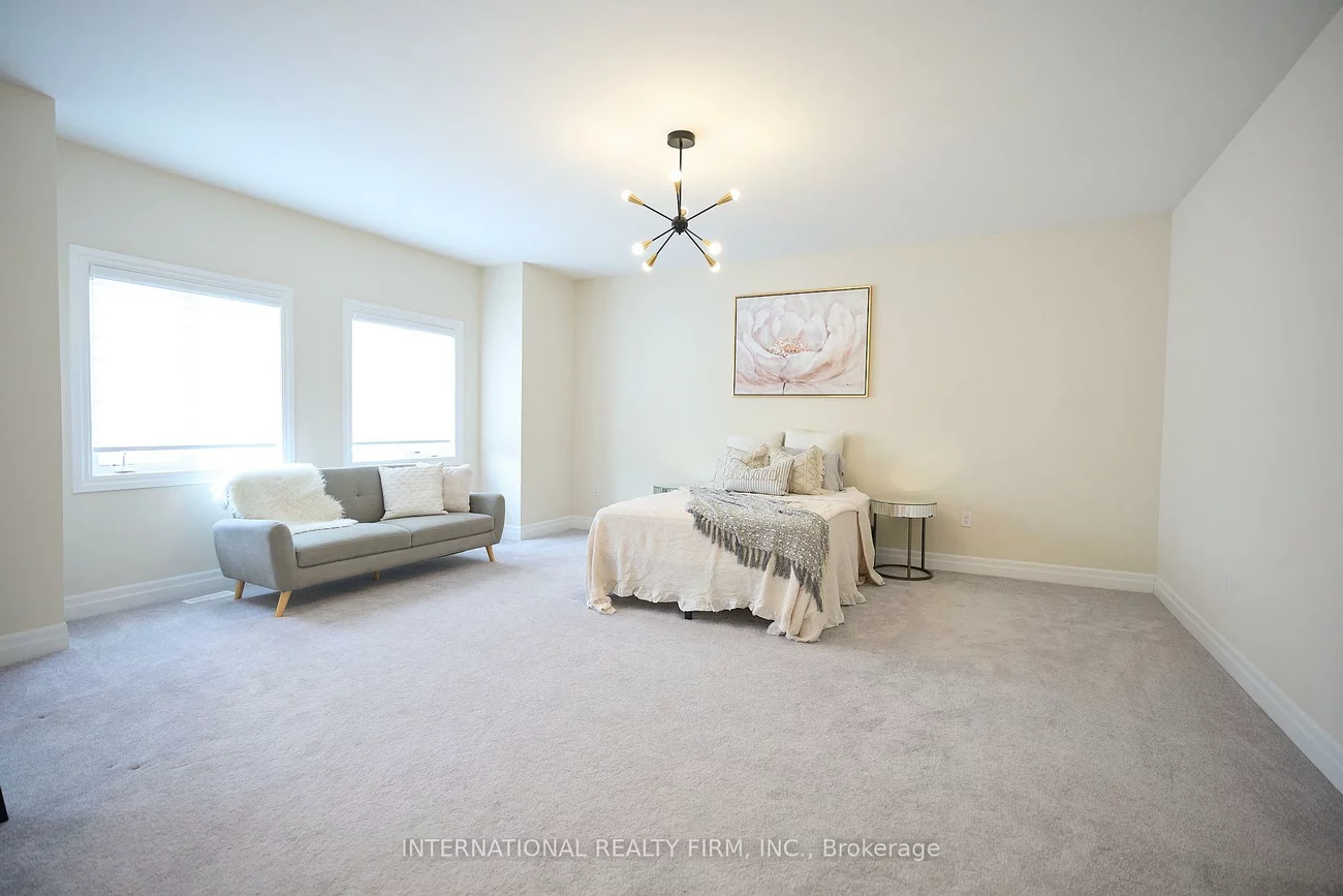 63, Merlin, 1008 - GO Glenorchy, Oakville