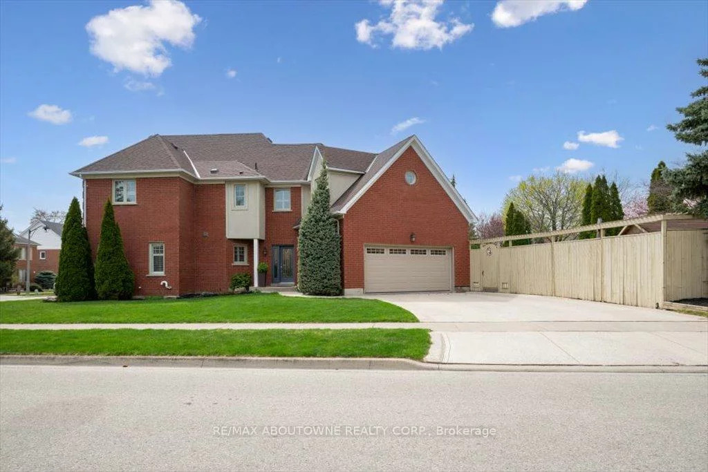 101, Westchester, 1015 - RO River Oaks, Oakville